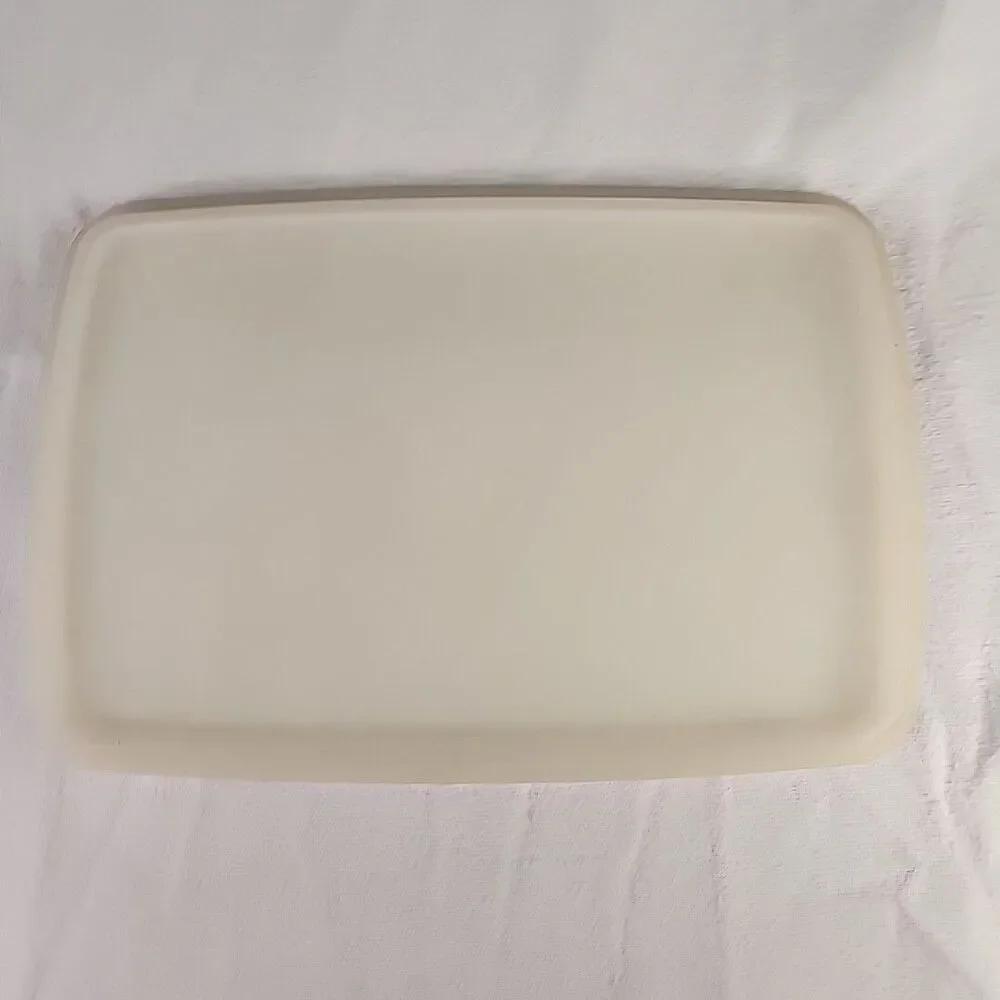 Tupperware container #767